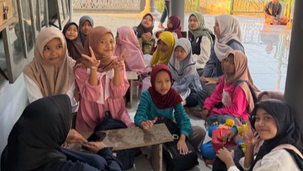 KKN 21 Umsura Rutin Dampingi Santri TPQ di Desa Kemiri