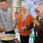 KKN P 72 Umsida Dampingi UMKM Balungtawun Naik Kelas melalui Program Umbika