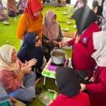 KKN T 21 Umsida Buat Lilin Aromaterapi dari Bunga Kenanga