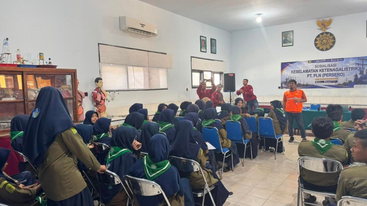 KKN Unmuh Jember Edukasi Keselamatan Kelistrikan kepada Siswa SMA Muhammadiyah 2 Wuluhan