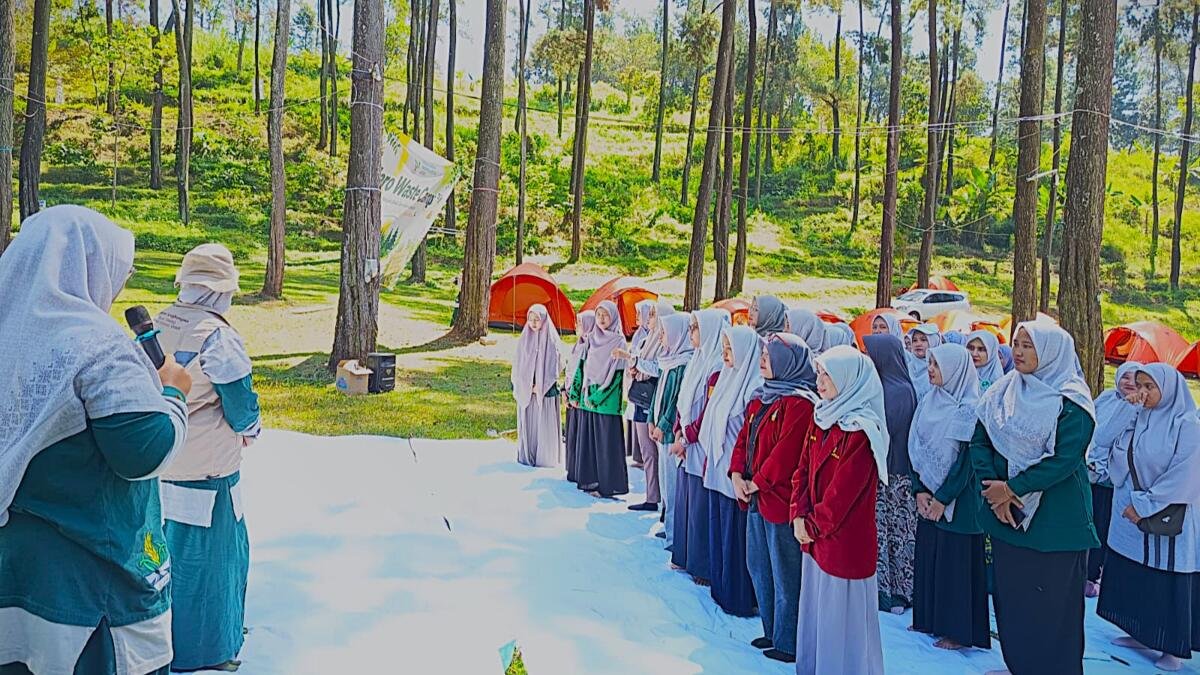 Komitmen Kader Nasyiah Digaungkan dalam Zero Waste Camp di Pinus Prigen Jungle Park