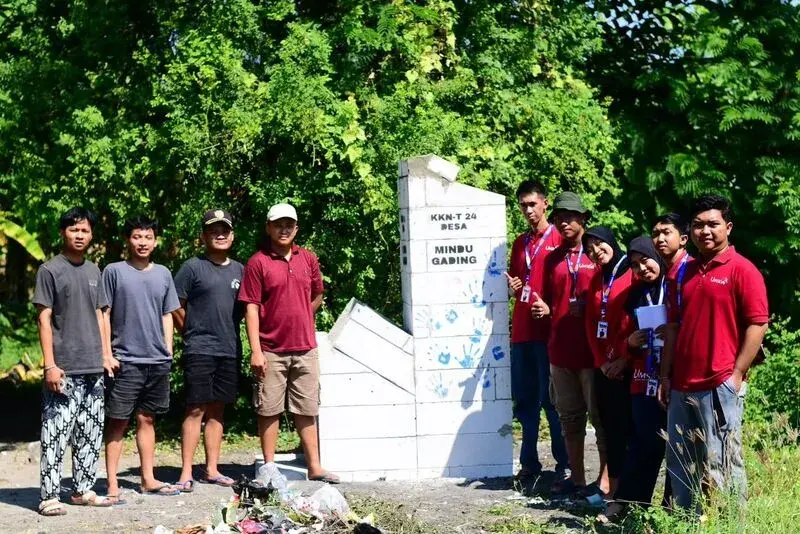Rocket Stove Karya Mahasiswa KKN T Umsida, Pembakaran Sampah Kini Lebih Efisien