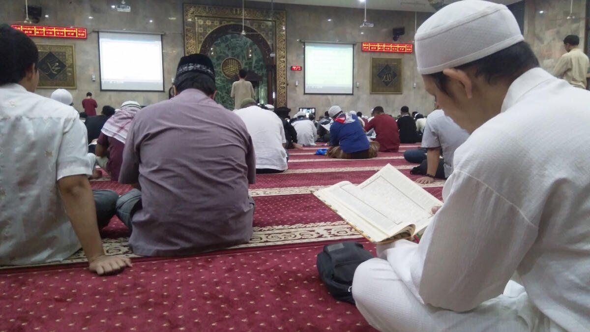 Ingin Didoakan Malaikat? Lakukan Amalan Sederhana Ini di Dalam Masjid