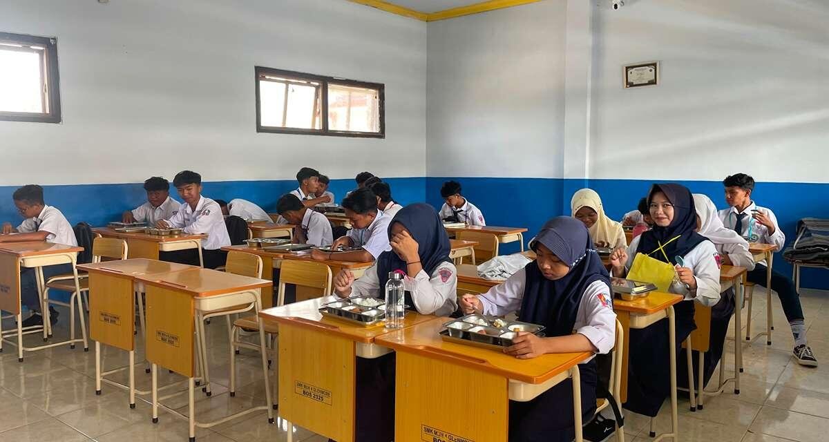 Hari Pertama Fortasi di SMKS Muhammadiyah 4 Glenmore, Siswa Baru Disambut Makan Bergizi Gratis