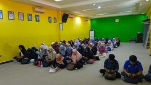 Shadow Teacher Sekolah Kreatif Baratajaya Perkuat Layanan Pendidikan Inklusif