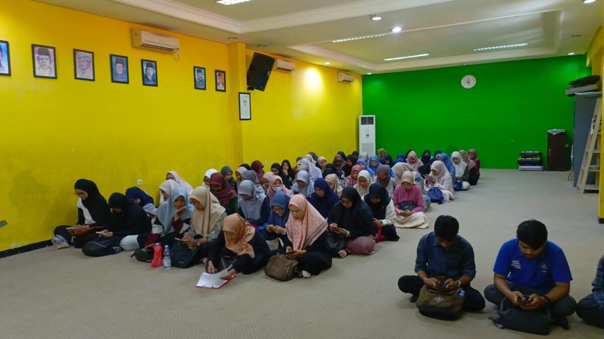 Shadow Teacher Sekolah Kreatif Baratajaya Perkuat Layanan Pendidikan Inklusif