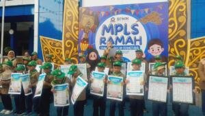 MPLS Ramah SD Muhammadiyah Manyar Ditutup dengan Penguatan Karakter, Demokrasi, dan Deklarasi Sekolah Happy Tanpa Bully