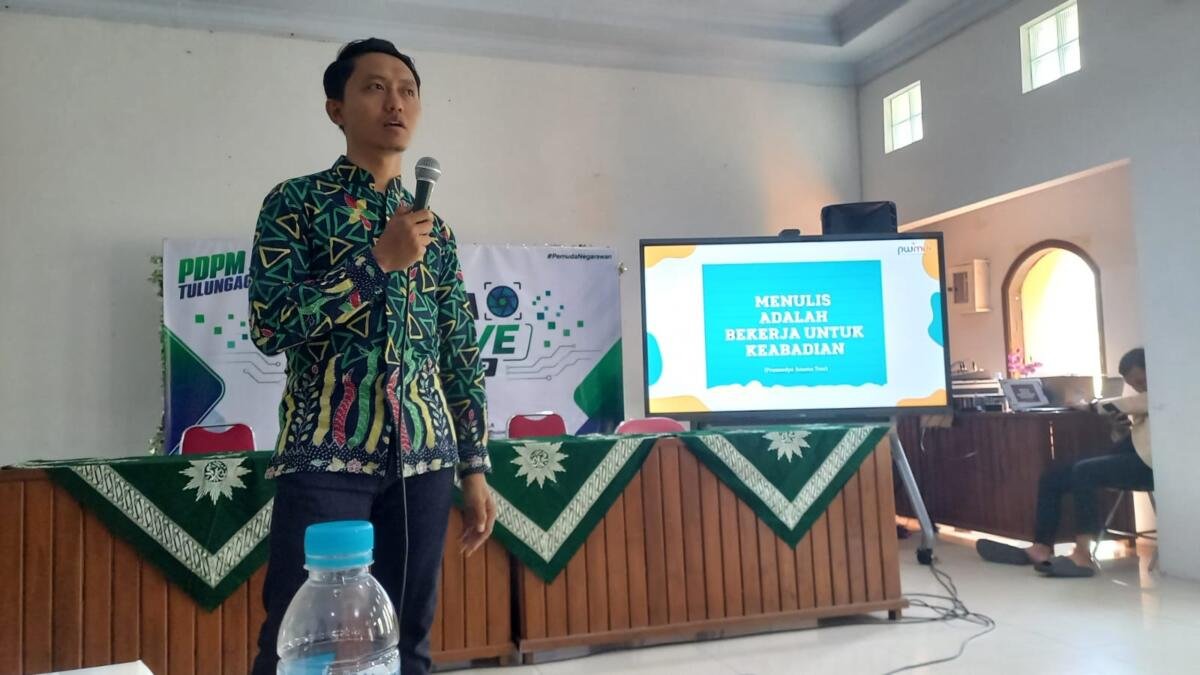 Asah Keterampilan Jurnalistik Pemuda, Azrohal Hasan Bagikan Jurus Penulisan Berita Digital