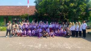 Mahasiswa KKN Umsura Edukasi PHBS dan Pemilahan Sampah di SDN 1 Dungus Kediri