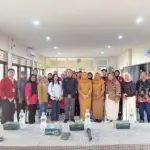 Dorong Pengelolaan Sampah Plastik, Mahasiswa KKN Umsura Kenalkan Compact Bin