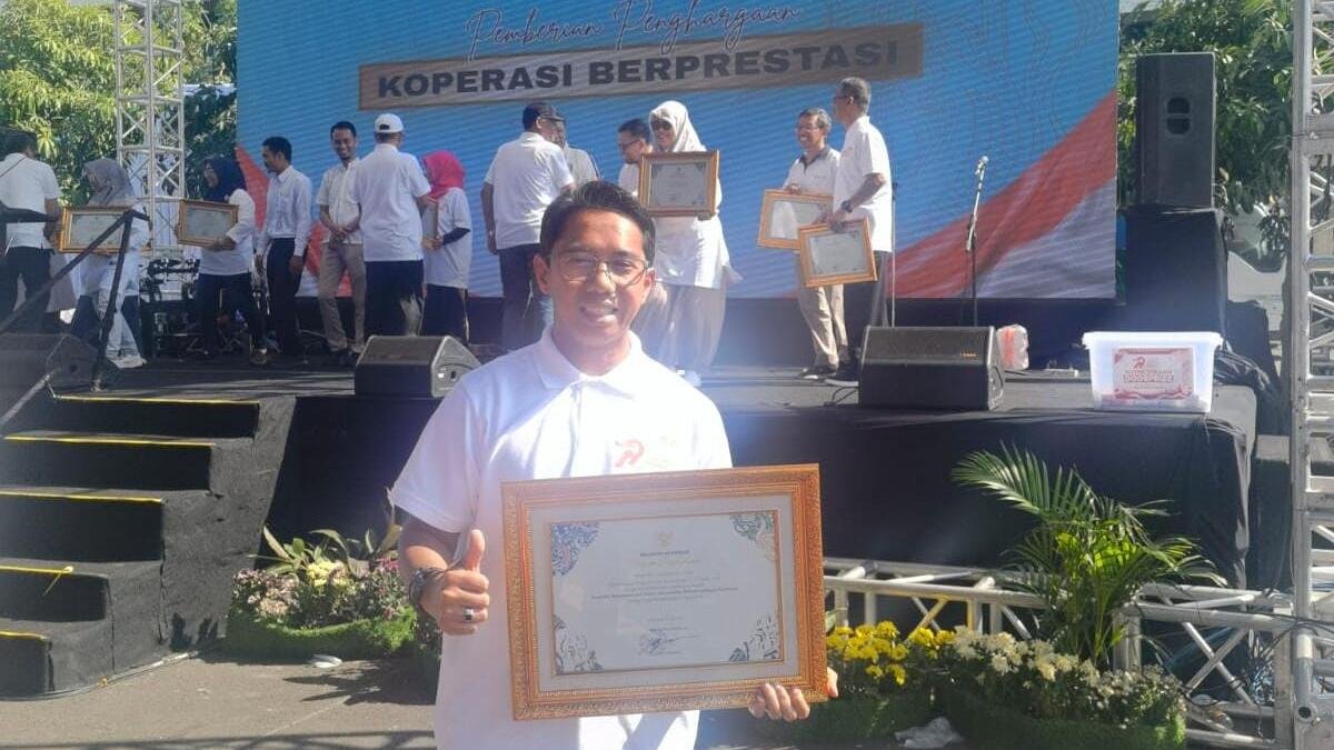 Koperasi Syariah Umsura Raih Penghargaan Koperasi Berprestasi dari Wali Kota Surabaya