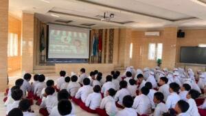 Tim Dosen Keperawatan Umsura Edukasi Literasi Gizi dan Jajan Sehat Siswa SD Muhammadiyah 18 melalui Media Edutainment Learning