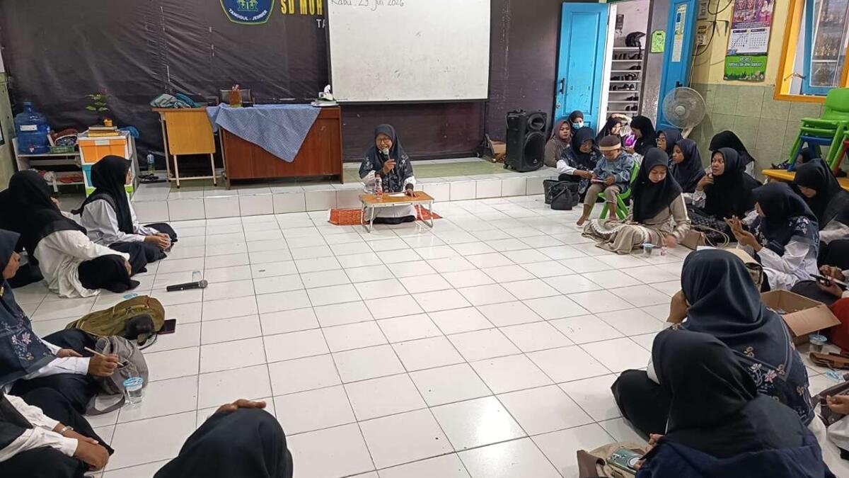 Dari Ngaji Hingga Bahas Cristiano Ronaldo: Serunya Pengajian PRNA SDM Tanggul Membedah 7 Karakter Perempuan Berkemajuan