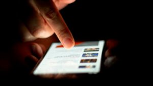 Jangan Biarkan Scrolling Menahan Pertumbuhan, Buku Melatih Imajinasi dan Cara Berpikir