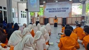 Smart Talk with Foreigner Ajak Siswa Spemdalas Menjelajah London Bersama Mahasiswi UCL
