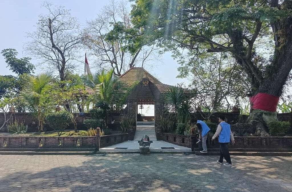 Mahasiswa KKN Umsura Petakan Potensi Alun-Alun Mbah Ronggo sebagai Ruang Publik Desa