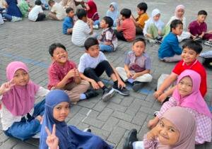 Belajar Demokrasi Sejak Dini, Siswa Kelas 2 SD Muhammadiyah Manyar Bentuk Perangkat Kelas dan Tim 10K