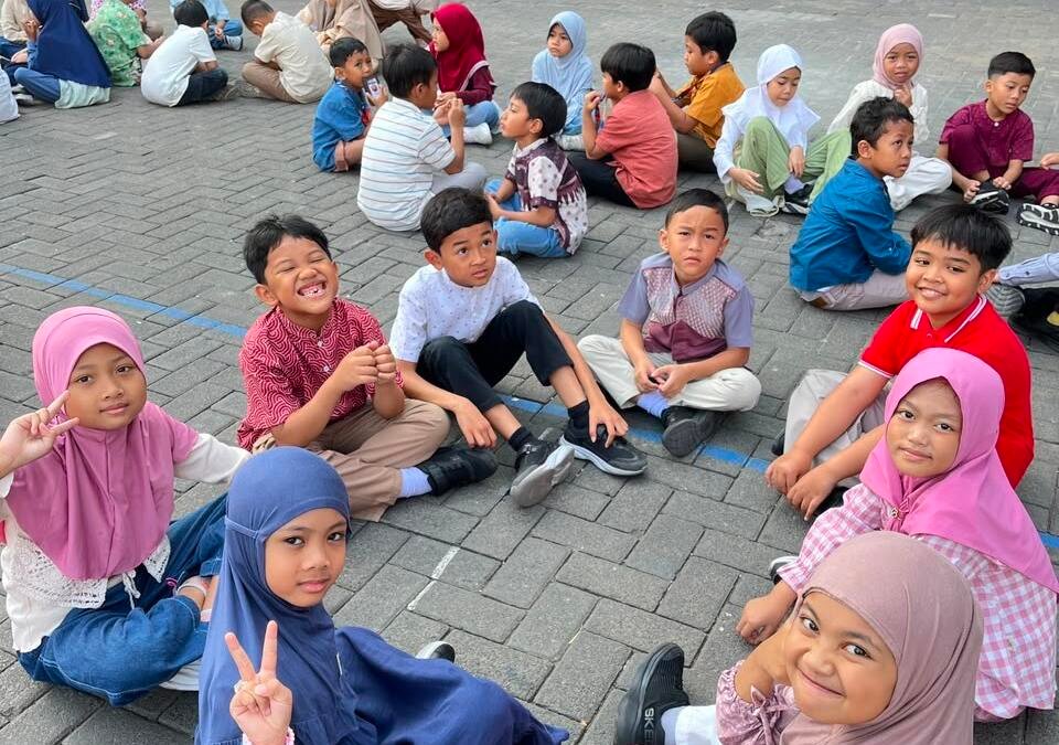Belajar Demokrasi Sejak Dini, Siswa Kelas 2 SD Muhammadiyah Manyar Bentuk Perangkat Kelas dan Tim 10K