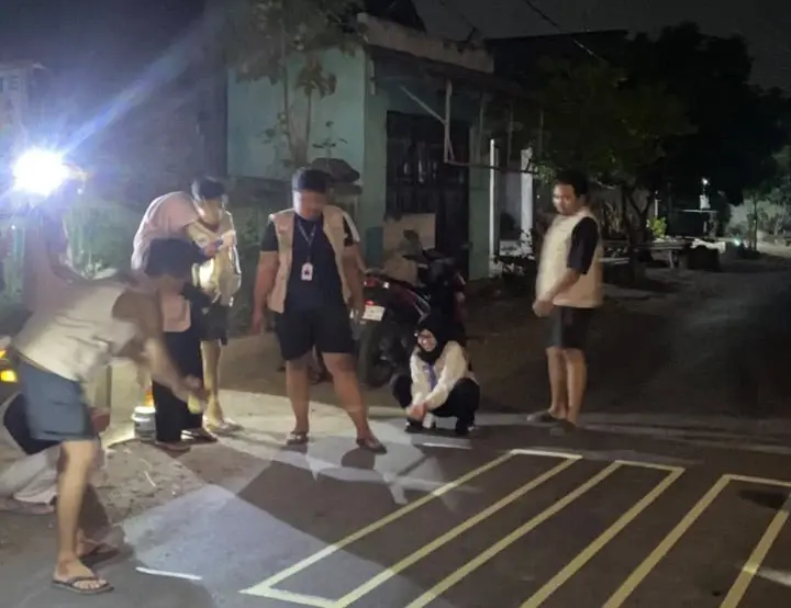 Mahasiswa KKN Desa Sumengko Bangun Zebra Cross Demi Keselamatan Siswa