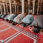 Salat Mencegah Perbuatan Keji dan Mungkar, Begini Cara Kerjanya