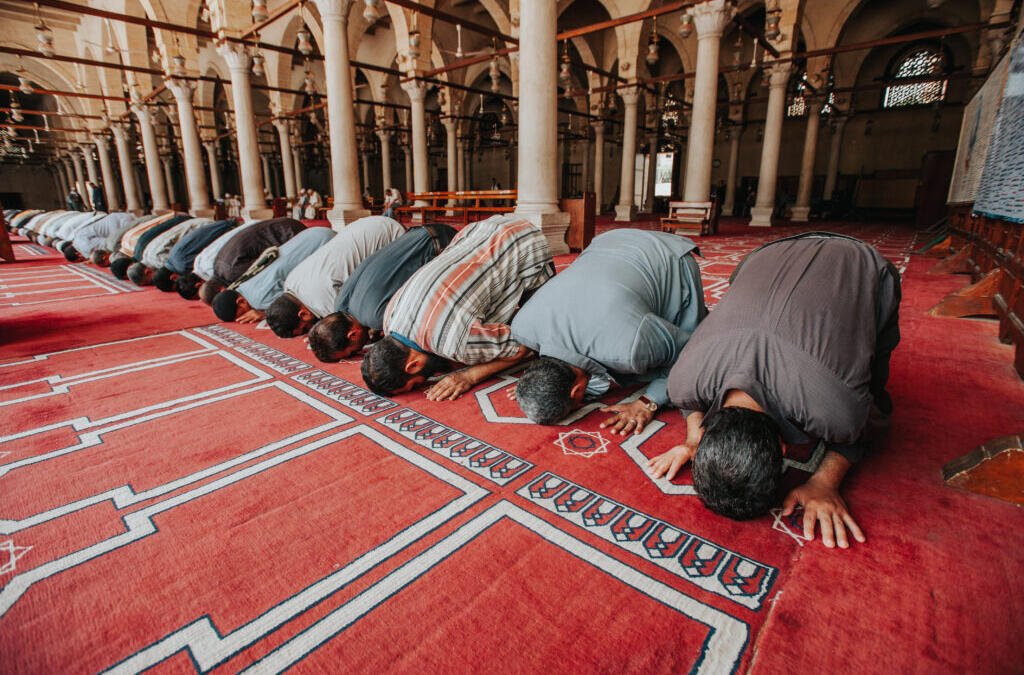 Salat Mencegah Perbuatan Keji dan Mungkar, Begini Cara Kerjanya