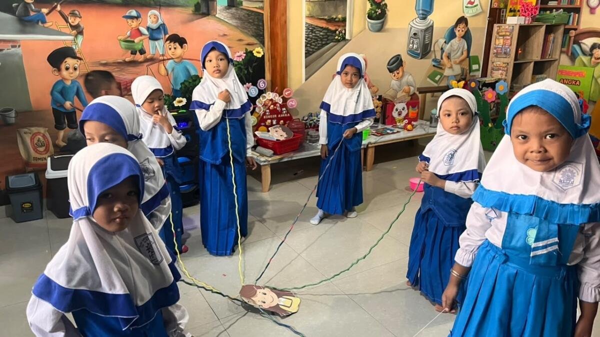 Mahasiswa BBM UM Laksanakan Pengabdian di Desa Kebalandono, Tingkatkan Kualitas Pembelajaran di Sekolah