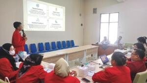 Mahasiswa Kesos UM Jatim Bantu Tangani Persoalan Lansia dan Disabilitas di Dua Kelurahan Madiun