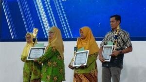 Lebih dari 40 Tahun Mengabdi, Innik Hikmatin Raih Juara I Tokoh Inspiratif Perlindungan Anak