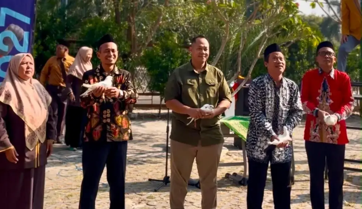 Lepas Merpati Putih, Smamsatu Gresik Teguhkan Empat Pilar Pendidikan