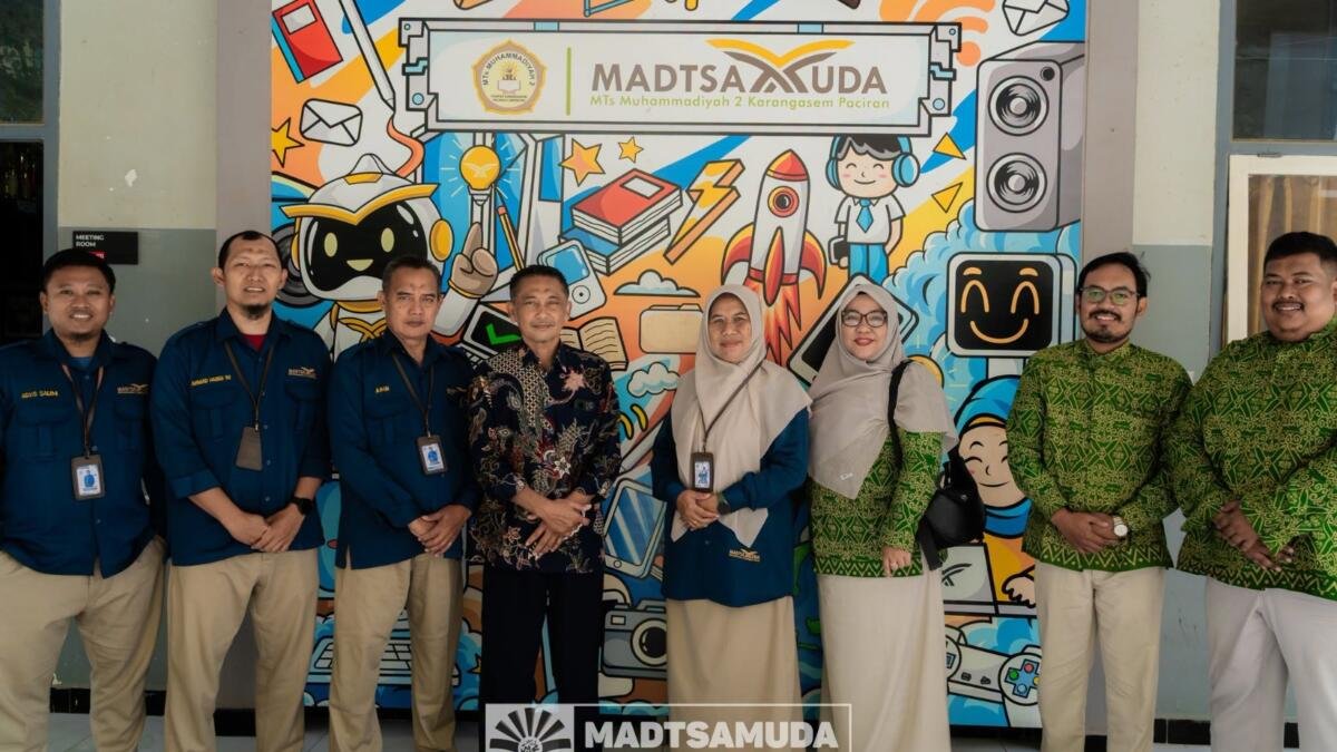 Madtsamuda Bagikan Praktik Digitalisasi Sekolah kepada SD Muhammadiyah GKB Gresik
