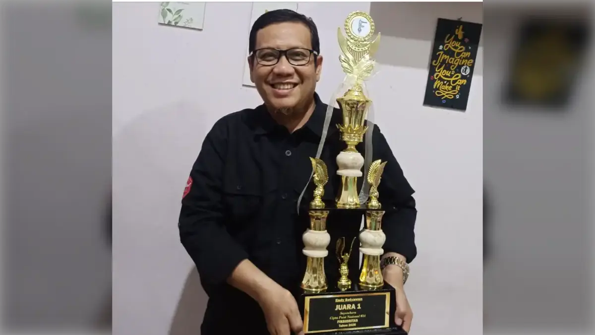 Mahasiswa Ilmu Komunikasi UMJT Raih Juara I Sayembara Cipta Puisi Nasional