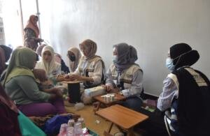 Mahasiswa KKN Umsura Perkuat Layanan Posyandu ILP Sidowungu, Temukan Banyak Warga Alami Asam Urat Tinggi