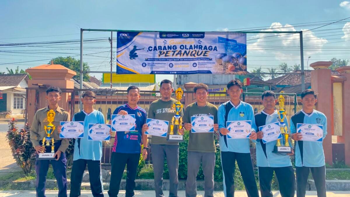 Mahasiswa KKN Unmuh Jember Kenalkan Olahraga Petanque kepada Murid SMA Muhammadiyah 2 Wuluhan