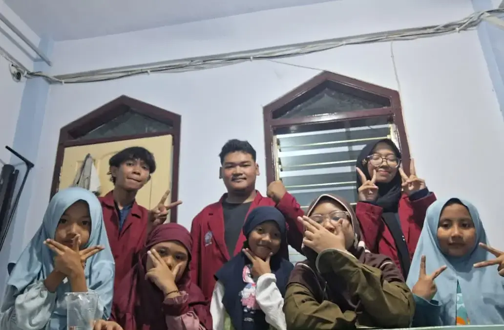 Mahasiswa PBI Umsura Hadirkan Pembelajaran AIK Interaktif di Panti Asuhan