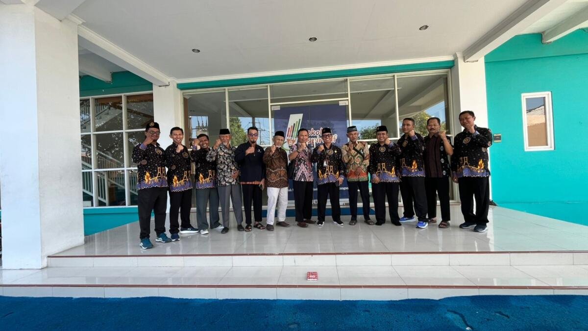 Majelis Dikdasmen dan PNF PCM Gurah Lakukan Studi Banding Implementasi Kurikulum ke SD Muhammadiyah 15 Surabaya