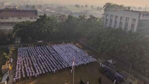 Seribu Lebih Siswa SMK Mutu Gondanglegi Menembus Kabut Ikuti Masa Taaruf