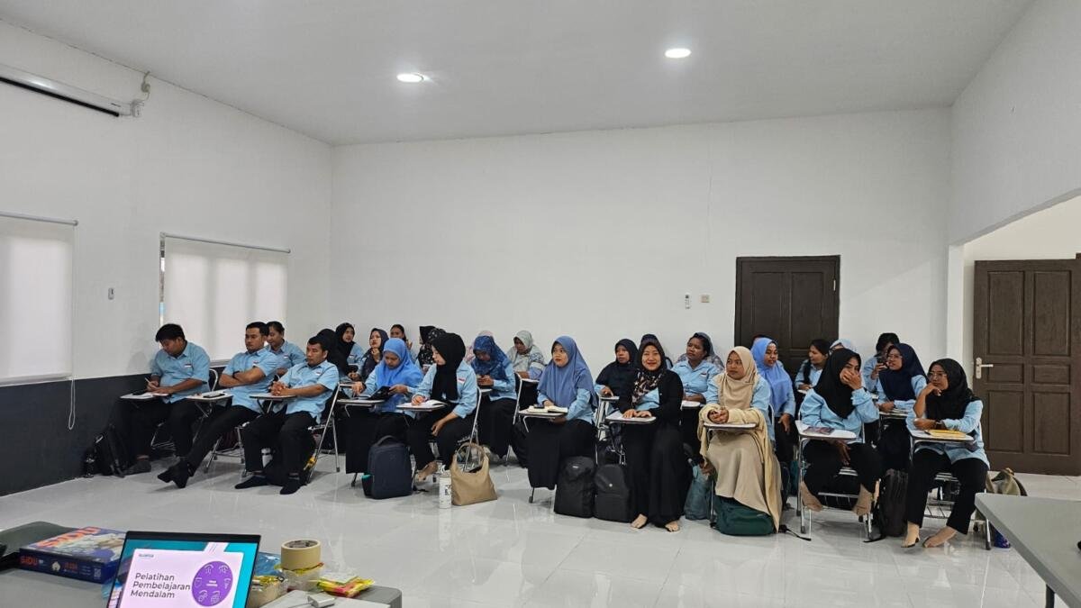 Menyalakan Semangat Belajar di Tengah Hutan Sawit Kalimantan