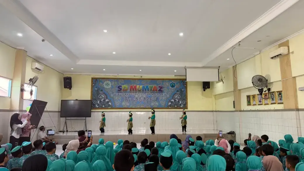 Mini Talent Show Spektakuler Tutup MPLS SD Mumtaz dengan Sorak Siswa