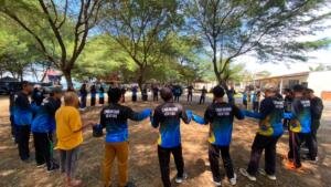Motivasi Kinerja, Kepala SMA Muhammadiyah 2 Genteng Ajak GTK Healing ke Pantai Bangsring