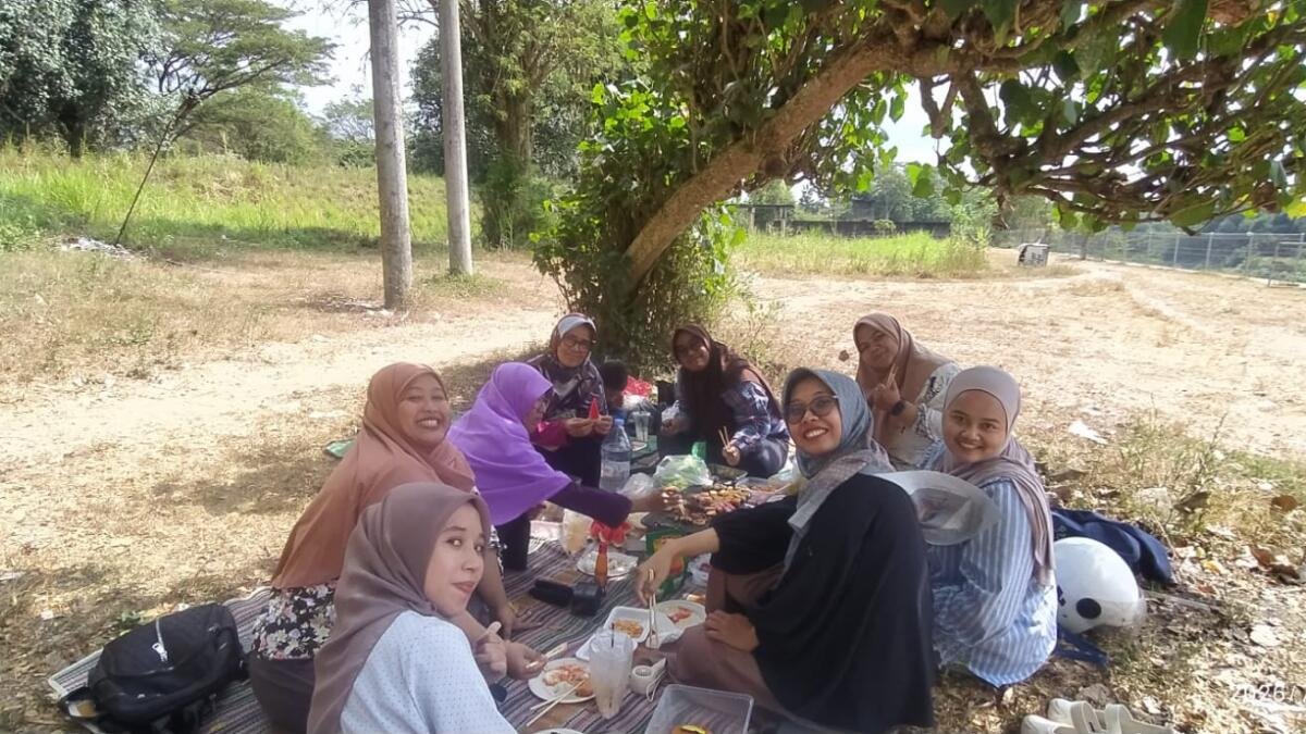 Pererat Kekompakan, Guru SMP Muhammadiyah 1 Blitar Gelar Family Gathering di Bendungan Serut Blitar