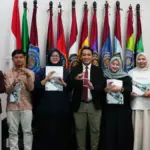 Rektor Umsura Lepas Empat Tendik Penerima Beasiswa Magister ke Luar Negeri