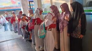 Sambut Siswa dengan Senyum dan Salam, SD Musix Tanamkan Karakter Islami Sejak Gerbang Sekolah