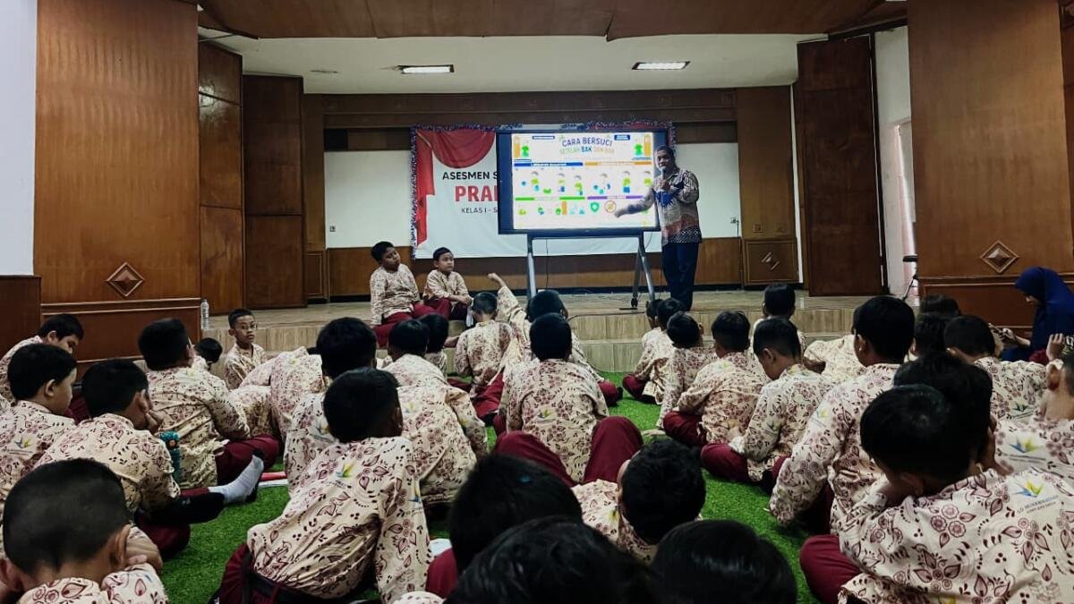 SD Mugres Bekali Murid Kelas III Praktik Bersuci melalui Pembelajaran AIK
