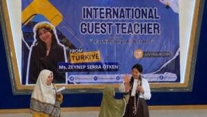 SD Muhammadiyah 3 ICP Sumberrejo Sambut Guru Tamu Asal Turki, Perkuat Wawasan Global Murid
