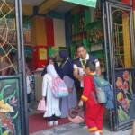 Senyum Guru Bangun Kepercayaan Orang Tua di SD Muhammadiyah 16 Surabaya