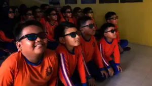 Siswa MI Muhammadiyah 4 Al-Azhar Mejasem Belajar lewat Film 3D