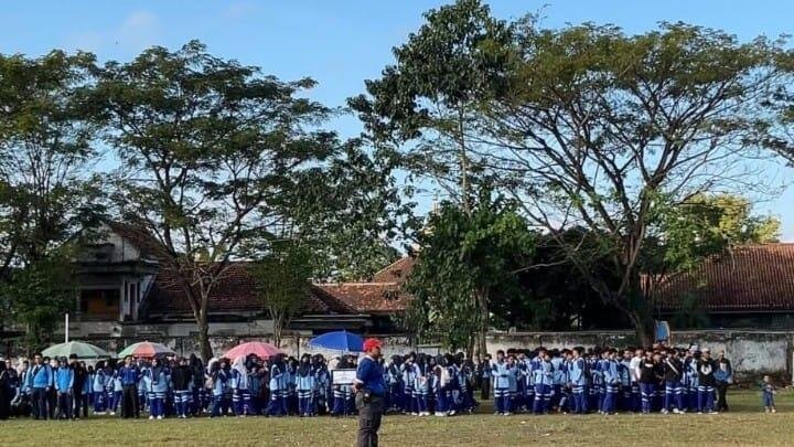 SMA Muha Genteng Kerahkan Seluruh Warga Sekolah Meriahkan Pawai Ta’aruf PCM Genteng 2026