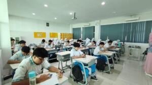 Smamio GKB Gandeng Ruangguru Gelar Try Out Perdana TKA untuk Petakan Kemampuan Siswa