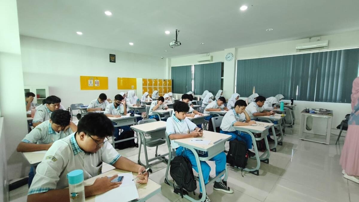 Smamio GKB Gandeng Ruangguru Gelar Try Out Perdana TKA untuk Petakan Kemampuan Siswa