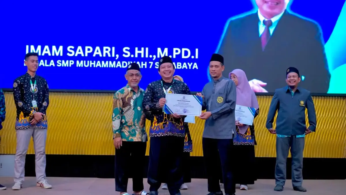 SMP Muhammadiyah 7 Surabaya Borong Tiga Penghargaan di Bandung
